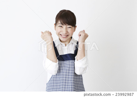 一個圍裙的女人 一個圍裙的女人 23992987