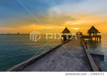 Walking path leading to the ocean  23993151