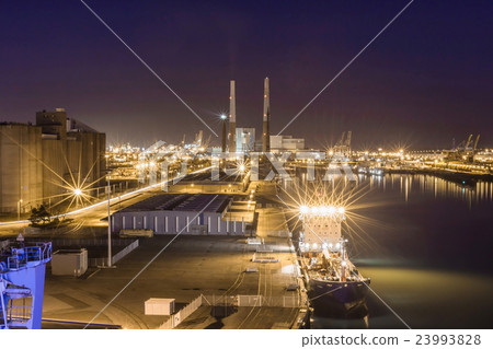 Le havre port in night. Le havre port in night. 23993828