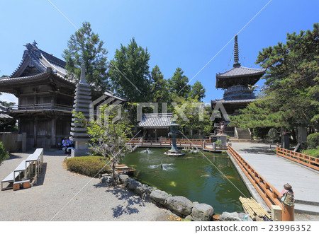 The Shikoku Buddha's No. 1 Buddhist temple "Reimu Temple" Yamamon and the Pond and Pond 23996352