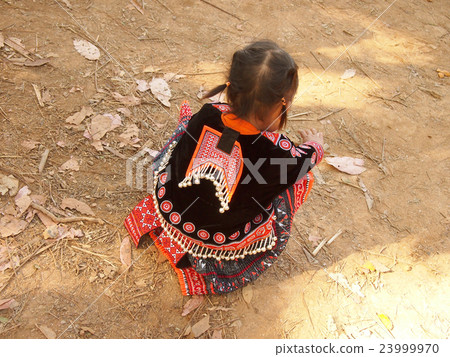 Hmong Kids 23999970