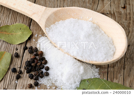 Salt in wooden spoon and black pepper 24000010