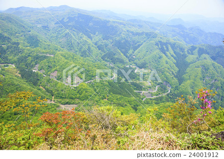從群馬縣的Arusho山內山山口Guma-cho的Gorite山的Uchiyama Pass 從群馬縣的Arusho山內山山口Guma-cho的Gorite山的Uchiyama Pass 24001912