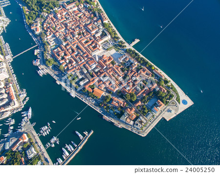 Aerial view of the old city Zadar. 24005250