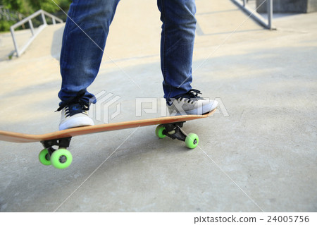 young skateboarder skateboarding at skatepark young skateboarder skateboarding at skatepark 24005756