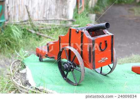 Miniature antique vintage artillery gun. 24009834