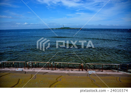 From the Shimokita Peninsula · Omazaki Viewing the Omazaki Lighthouse (1) 24010374