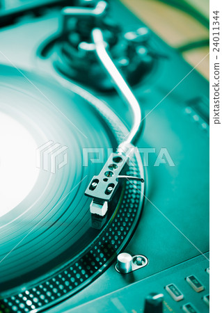Professional turntable audio vinyl record player 24011344