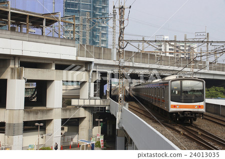 從武藏浦和站武藏野線205系列火車出發 24013035