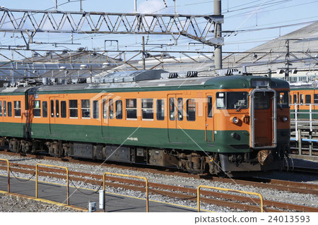 115系列湘南色留在新橋橋火車區 115系列湘南色留在新橋橋火車區 24013593