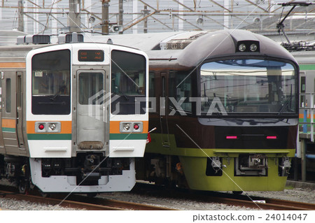 211系列被拘留在新橋橋火車區 24014047