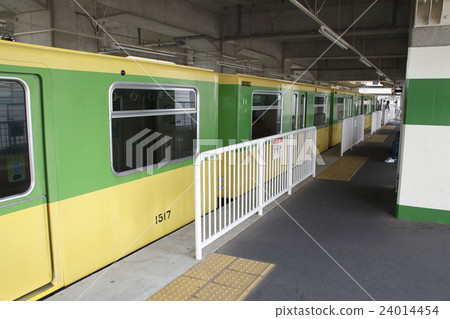 新的1000號航天飛機在丸山站停了下來 24014454