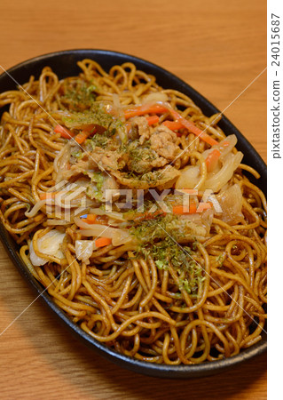 Delicious iron dish sauce with soba noodles 24015687