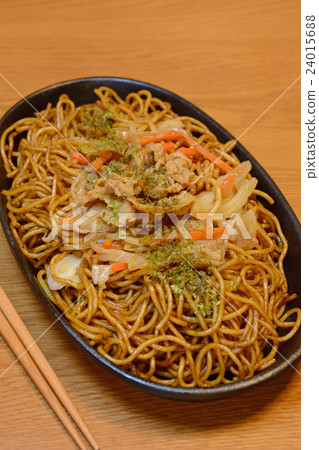 Delicious iron dish sauce with soba noodles 24015688