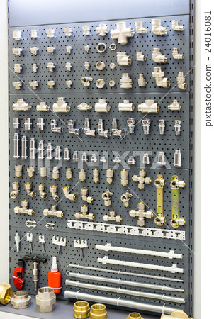 Set of pipe fittings and fixturing components 24016081