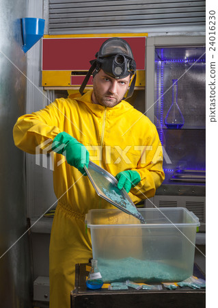 Man cooking meth 24016230
