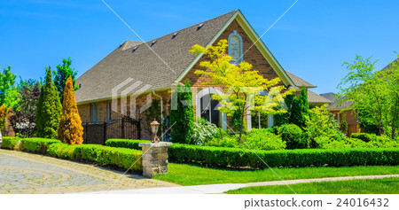 Luxury houses in North America 24016432