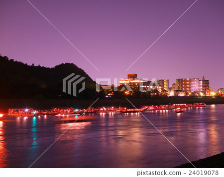 鸕鶿的夜景 24019078