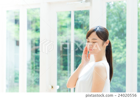 young woman young woman 24020556