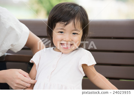 2 year old girl 2 year old girl 24023935