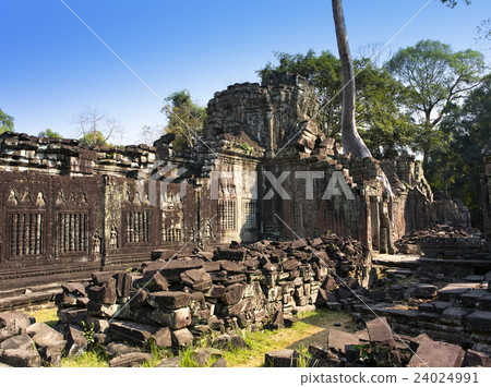 Preah Khan ruins(12th Century) in Angkor Wat, Siem 24024991