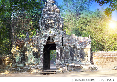 ruins of entrance gate of the temple (12th century 24025005