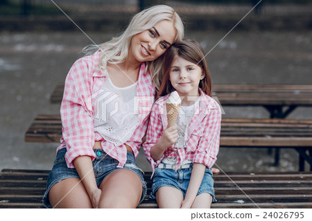 young family mother and daughter young family mother and daughter 24026795