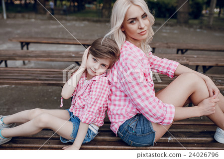 young family mother and daughter young family mother and daughter 24026796