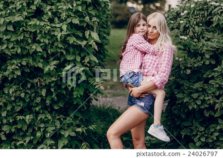 young family mother and daughter young family mother and daughter 24026797