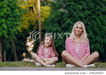 young family mother and daughter young family mother and daughter 24026803
