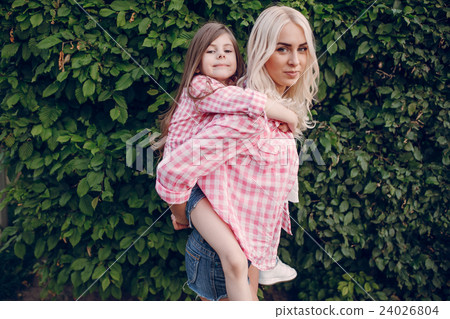young family mother and daughter young family mother and daughter 24026804
