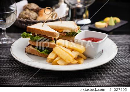 Sandwich with fried eggs 24027305