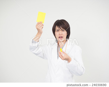 Female doctor who issues yellow card 24030690