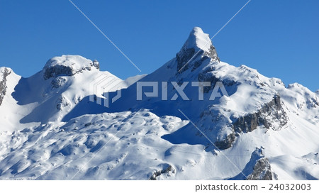 Mt Chronenstock in winter, Swiss Alps 24032003