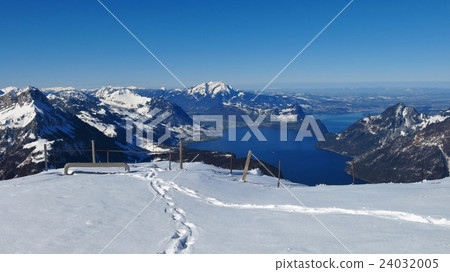 Majestic view from Mt Fronalpstock 24032005