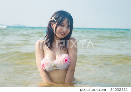 比基尼女性 24032811