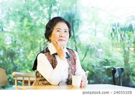 Senior female photography cooperation: TENOHA DAIKANYAMA 24033109