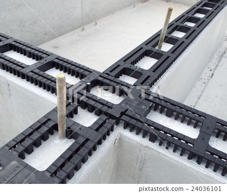 Place a packing for ventilation between foundation and foundation 24036101