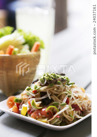 Thai hot and spicy delicious raw papaya salad 24037161