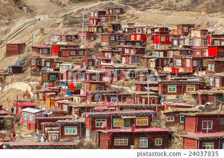 Top view monastery at Larung gar (Buddhist Academy 24037835
