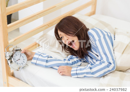 一個熬夜的女人 24037982