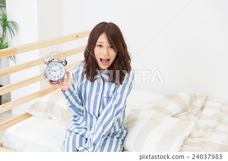 一個熬夜的女人 24037983