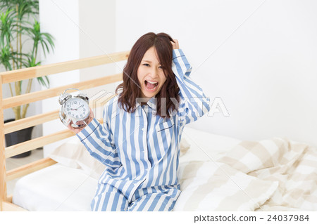 一個熬夜的女人 24037984