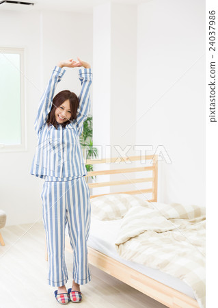 Women in pajamas Women in pajamas 24037986
