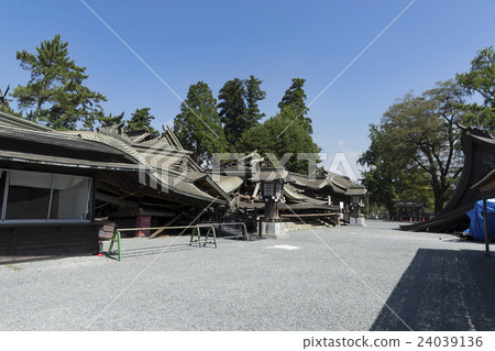 Aso shrine after the earthquake 24039136