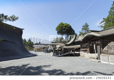Aso shrine after the earthquake 24039141