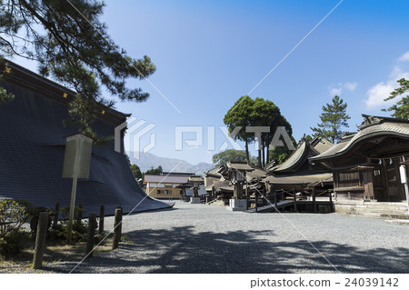 Aso shrine after the earthquake 24039142