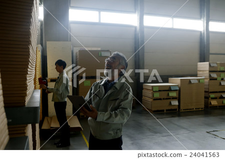 物流倉庫 24041563