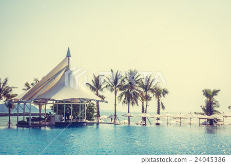 Swimming pool Swimming pool 24045386
