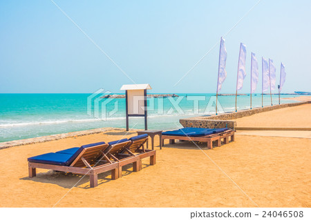 Empty beach chair Empty beach chair 24046508